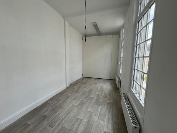 BUREAUX DE STANDING À LOUER - 80 M2 - SAINT-QUENTIN.