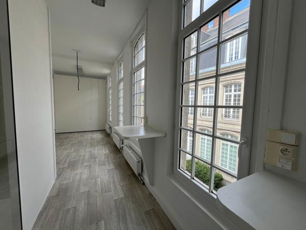 BUREAUX DE STANDING À LOUER - 80 M2 - SAINT-QUENTIN.