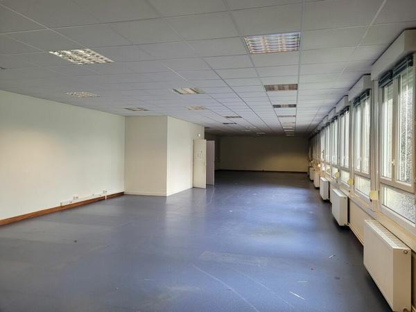 LOCATION IMMEUBLE BUREAUX SAINT CALAIS