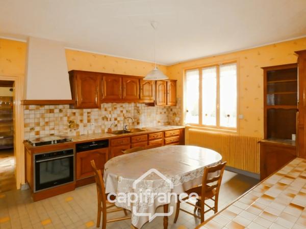 Rare à Pierre-de-Bresse – A vendre Maison familiale de 9 pièces avec piscine sur plus de 7 000 m² de terrain