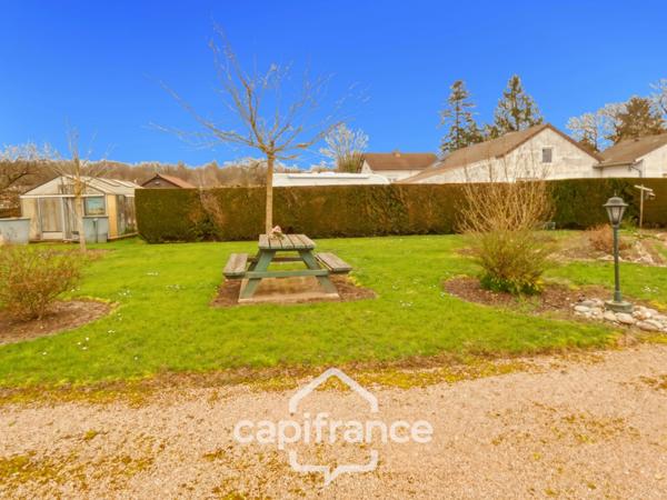 Rare à Pierre-de-Bresse – A vendre Maison familiale de 9 pièces avec piscine sur plus de 7 000 m² de terrain