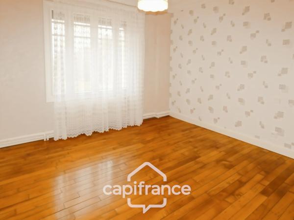 Rare à Pierre-de-Bresse – A vendre Maison familiale de 9 pièces avec piscine sur plus de 7 000 m² de terrain