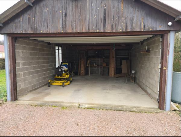 Rare à Pierre-de-Bresse – A vendre Maison familiale de 9 pièces avec piscine sur plus de 7 000 m² de terrain