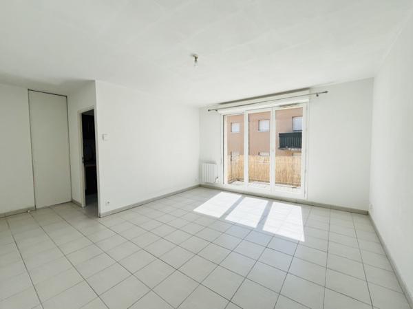Appartement à louer 547 € CC CAVIGNAC 2 p 47 m² DPE D