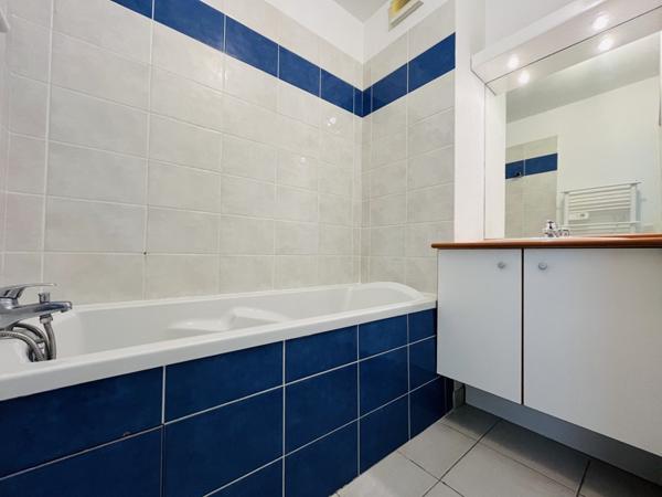 Appartement à louer 547 € CC CAVIGNAC 2 p 47 m² DPE D