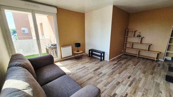 T2 avec Balcon et place de parking, au parc des provinces, dans résidence sécurisée