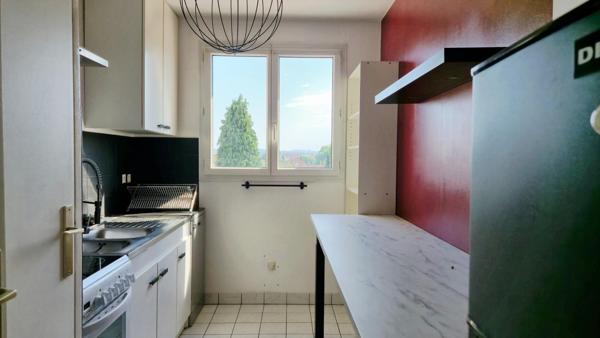 T2 avec Balcon et place de parking, au parc des provinces, dans résidence sécurisée