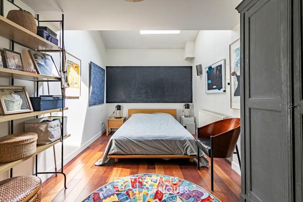 Loft d’architecte en duplex et dernier étage sur jardin luxuriant