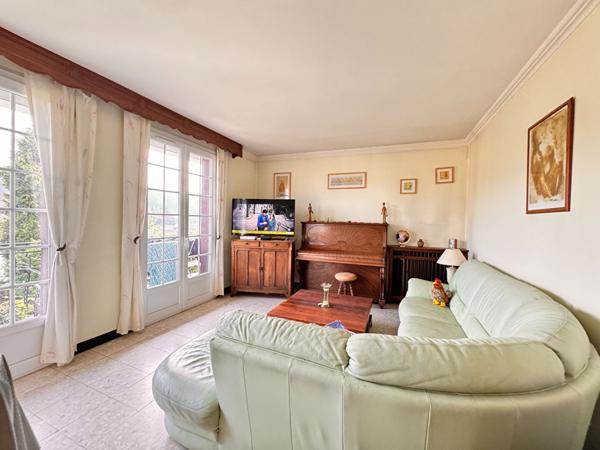 BEAUVAIS MAISON SEJOUR DOUBLE CUISINE 3 CHAMBRES BUREAU SALLES D'EAU SOUS-SOL TOTAL JARDIN