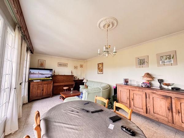 BEAUVAIS MAISON SEJOUR DOUBLE CUISINE 3 CHAMBRES BUREAU SALLES D'EAU SOUS-SOL TOTAL JARDIN