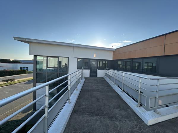 VENTE - LOCATION BUREAUX NEUFS - PARKING - PORNIC - 113 - - 75 m2