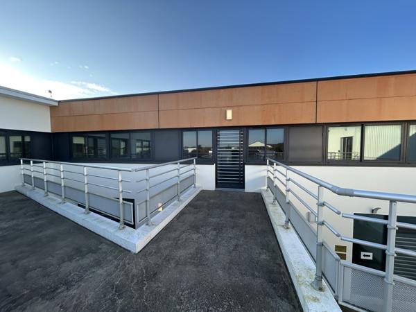 VENTE - LOCATION BUREAUX NEUFS - PARKING - PORNIC - 113 - - 75 m2