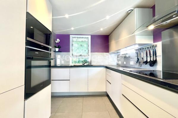 Maison à vendre 8 pièces de 163 m² à Jouy-le-Moutier