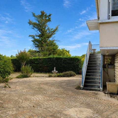 Maison de ville idéale, proche de toutes commodités