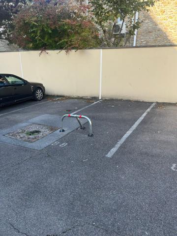 VILLEMOMBLE, à 3 min de la gare RER, 3 places de Parking