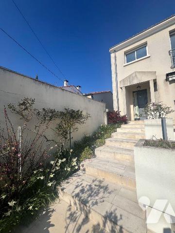 LE BOUSCAT très bon emplacement rue calme à proximité du Parc Bordelais (Bus commerces)
Découv...