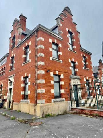 Immeuble Albert 16 pièce(s) 326 m2 . Bâtiment chargé d'histoire , Idéal  pour investisseur ou marchand de biens