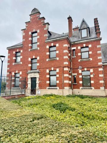 Immeuble Albert 16 pièce(s) 326 m2 . Bâtiment chargé d'histoire , Idéal  pour investisseur ou marchand de biens