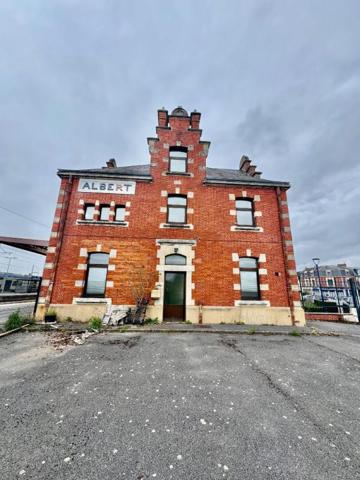 Immeuble Albert 16 pièce(s) 326 m2 . Bâtiment chargé d'histoire , Idéal  pour investisseur ou marchand de biens