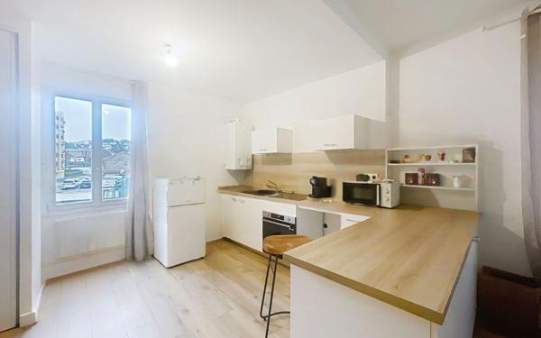 Immeuble à vendre    7 pièces • 196 m2 Firminy