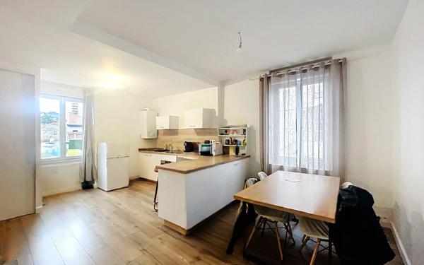 Immeuble à vendre    7 pièces • 196 m2 Firminy