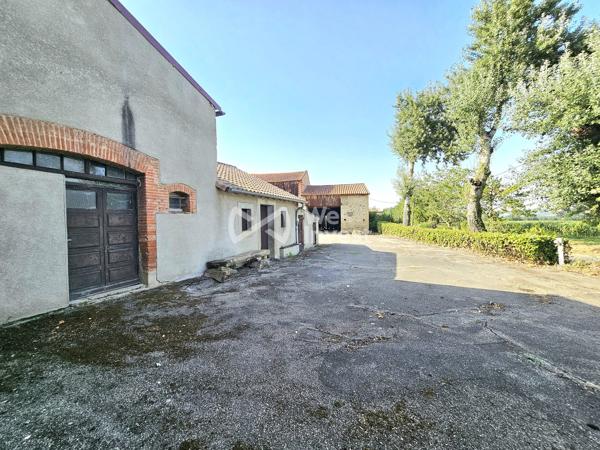 Maison de caractère avec dépendances et garages