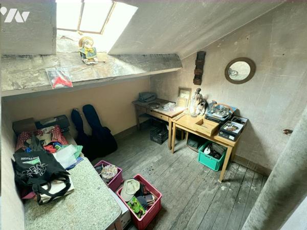 CANNES - 8 rue Commandant Vidal. Seul au 4e et dernier étage, 3p traversant + chambre + débarras.