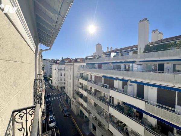 CANNES - 8 rue Commandant Vidal. Seul au 4e et dernier étage, 3p traversant + chambre + débarras.
