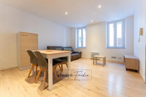 Appartement à louer 3 pièces LE BEAUSSET (83) - 47 m² - meublé - 2 chambres - double vitrage - calme