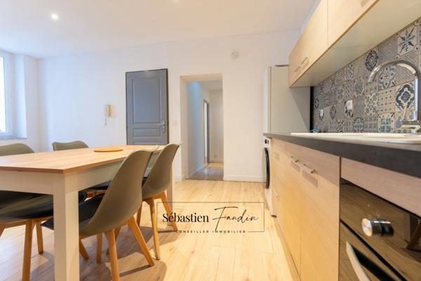 Appartement à louer 3 pièces LE BEAUSSET (83) - 47 m² - meublé - 2 chambres - double vitrage - calme