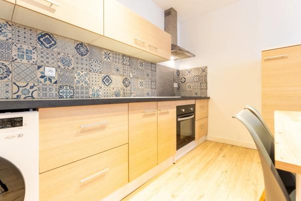 Appartement à louer 3 pièces LE BEAUSSET (83) - 47 m² - meublé - 2 chambres - double vitrage - calme