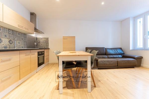 Appartement à louer 3 pièces LE BEAUSSET (83) - 47 m² - meublé - 2 chambres - double vitrage - calme