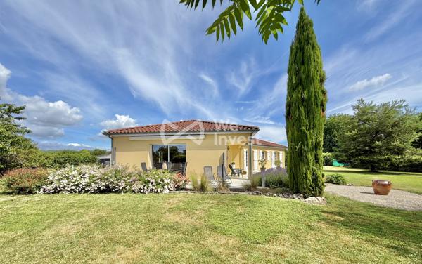 Villa de type 5 de plain-pied, 133 m2 habitables, dépendance, jardin de 2100 m2.
