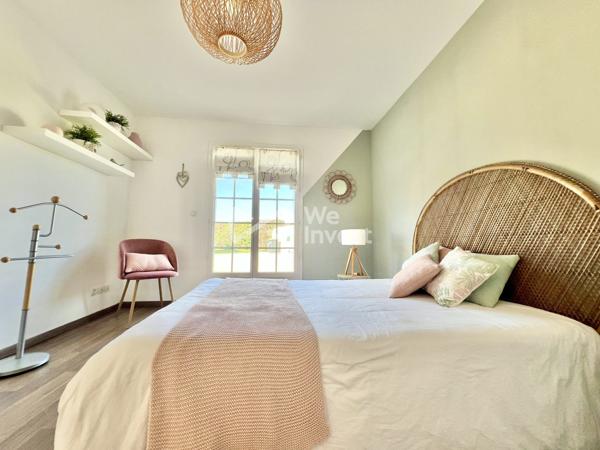 Villa de type 5 de plain-pied, 133 m2 habitables, dépendance, jardin de 2100 m2.