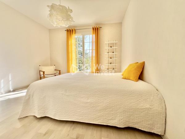 Villa de type 5 de plain-pied, 133 m2 habitables, dépendance, jardin de 2100 m2.