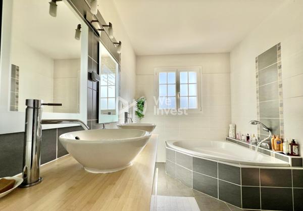 Villa de type 5 de plain-pied, 133 m2 habitables, dépendance, jardin de 2100 m2.