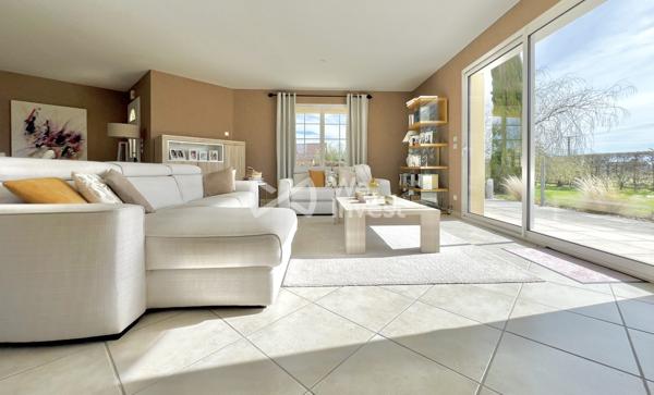 Villa de type 5 de plain-pied, 133 m2 habitables, dépendance, jardin de 2100 m2.