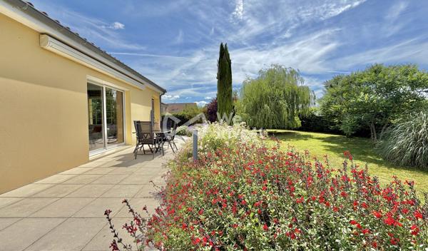 Villa de type 5 de plain-pied, 133 m2 habitables, dépendance, jardin de 2100 m2.