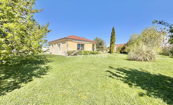 Villa de type 5 de plain-pied, 133 m2 habitables, dépendance, jardin de 2100 m2.