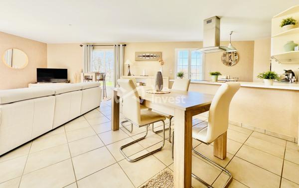 Villa de type 5 de plain-pied, 133 m2 habitables, dépendance, jardin de 2100 m2.