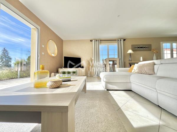 Villa de type 5 de plain-pied, 133 m2 habitables, dépendance, jardin de 2100 m2.