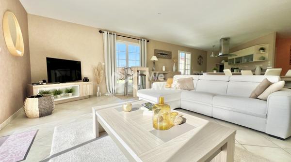 Villa de type 5 de plain-pied, 133 m2 habitables, dépendance, jardin de 2100 m2.