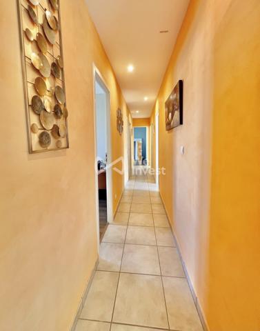 Villa de type 5 de plain-pied, 133 m2 habitables, dépendance, jardin de 2100 m2.