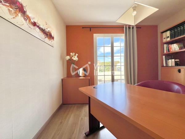 Villa de type 5 de plain-pied, 133 m2 habitables, dépendance, jardin de 2100 m2.