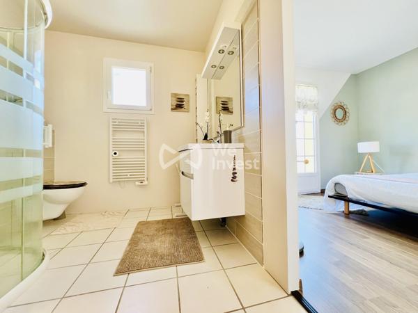 Villa de type 5 de plain-pied, 133 m2 habitables, dépendance, jardin de 2100 m2.