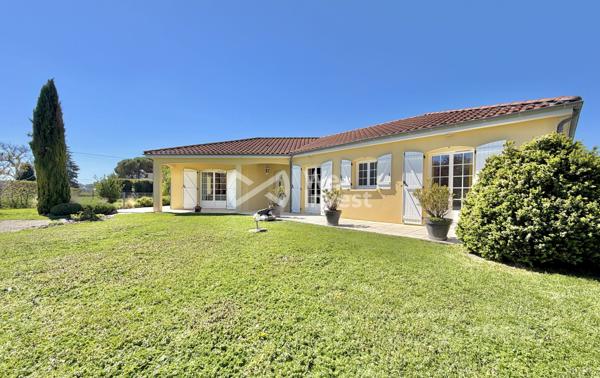 Villa de type 5 de plain-pied, 133 m2 habitables, dépendance, jardin de 2100 m2.