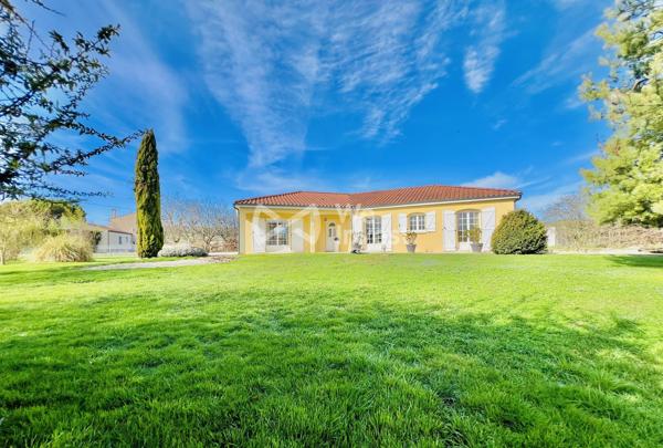Villa de type 5 de plain-pied, 133 m2 habitables, dépendance, jardin de 2100 m2.