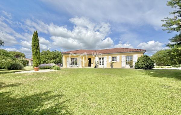 Villa de type 5 de plain-pied, 133 m2 habitables, dépendance, jardin de 2100 m2.