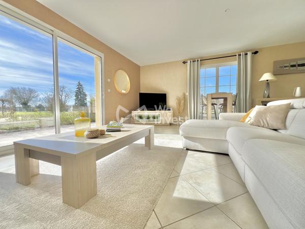 Villa de type 5 de plain-pied, 133 m2 habitables, dépendance, jardin de 2100 m2.
