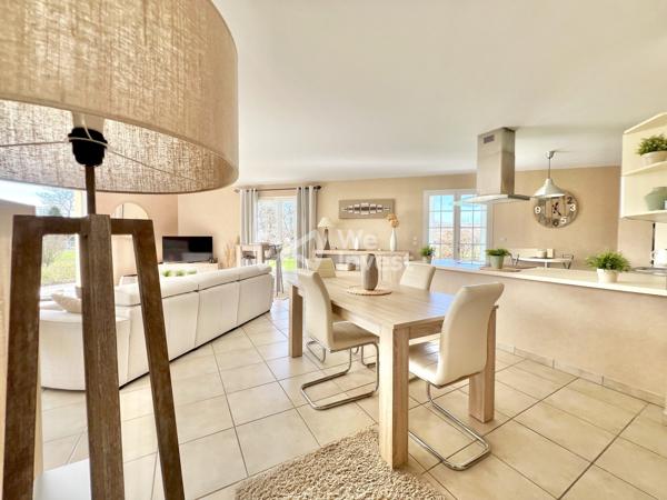 Villa de type 5 de plain-pied, 133 m2 habitables, dépendance, jardin de 2100 m2.